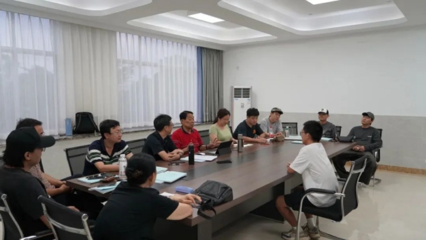 路海波指导修改2020级毕业设计联合创作剧本