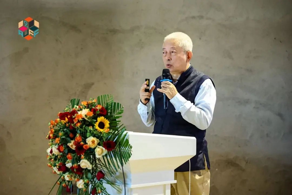 贾磊磊应邀担任第九届亚洲大学生电影展论坛主持人并发表主旨演讲